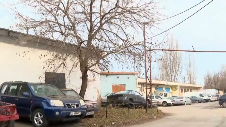 Автосервиз фантом взел 18 000 лв. за смяна на броня и фар