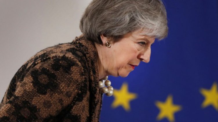 Заради Brexit: Блеър нарече "безотговорна" Мей