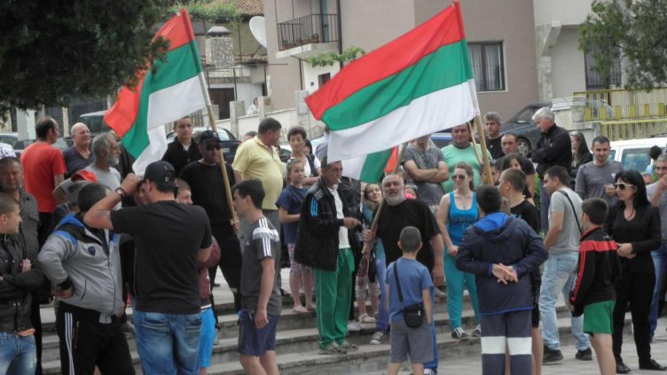 Гърмен на протест срещу ромите и незаконните им къщи  