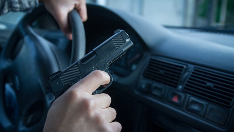 Шофьор стреля по колата на друг водач след спор за предимство