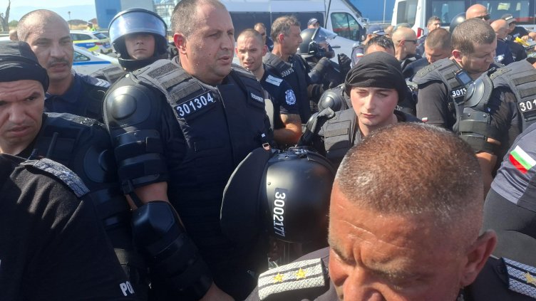 Екшън на "Тракия"! Горски служители опитаха да блокират магистралата