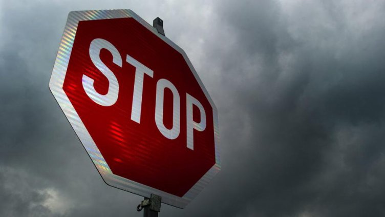 22-годишен с Мерцедес не спря на „Стоп“ и предизвика катастрофа във Варна