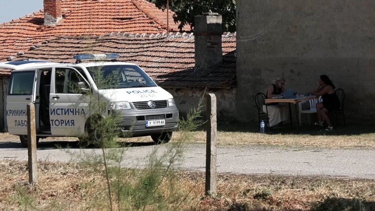 Извадиха от кладенец трупа на 17-годишно момиче, бременно с близнаци (ВИДЕО)