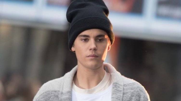 Пoругаха пясъчна скулптура на Джъстин Бийбър