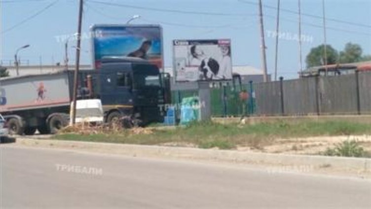 ТИР блъсна джипа на областния на Враца