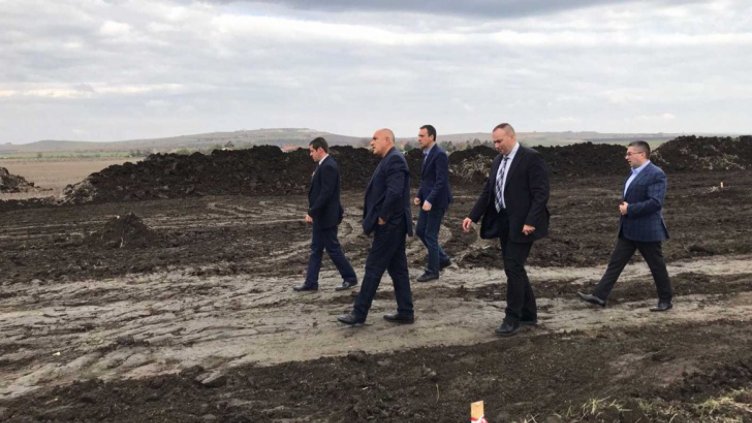 Премиерът инспектира строителството на пътя Поморие - Ахелой