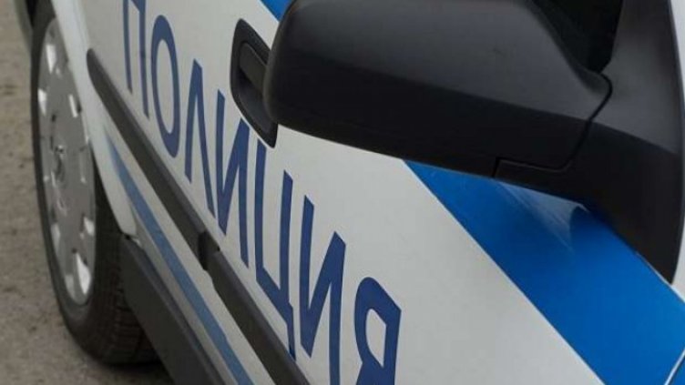 Мъж удари майка си с метална тръба по главата