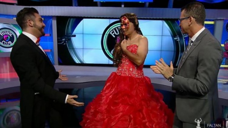 Христо Стоичков облече рокля на принцеса в американска телевизия (ВИДЕО)