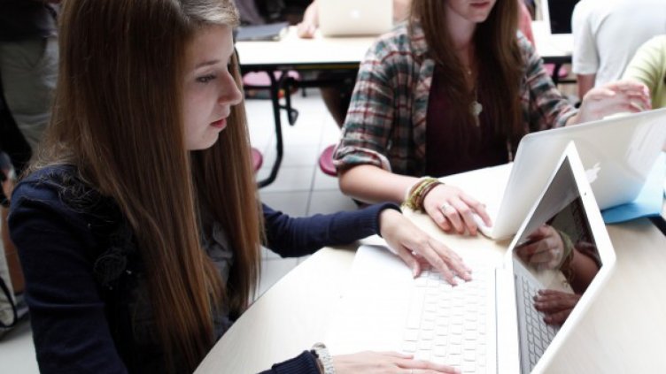 Педофили дебнат българчета в над 160 BG сайтове