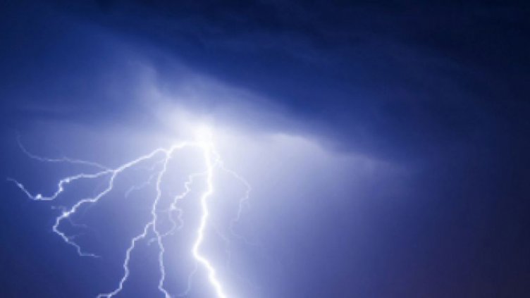 Мълния удари мъж край Симитли