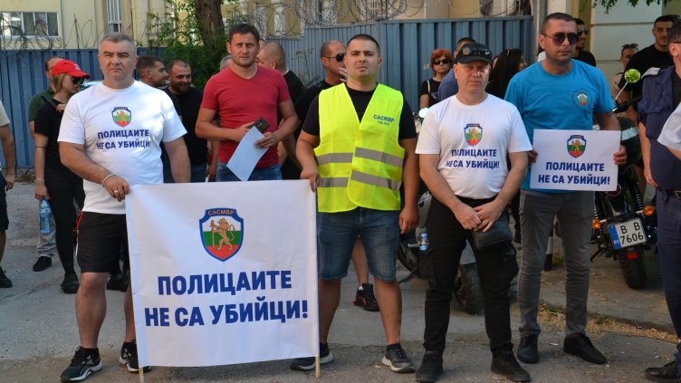 Адвокатът на единия от полицаите: Няма разписана процедура как да се действа с човек, на който е дошла страшна сила