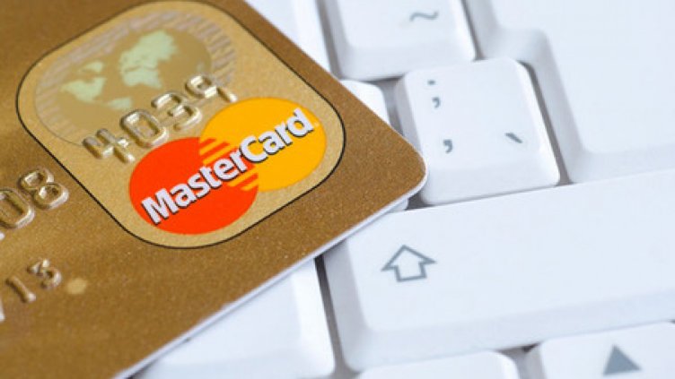 Американците трупат $1 трилион дълг по кредитните си карти