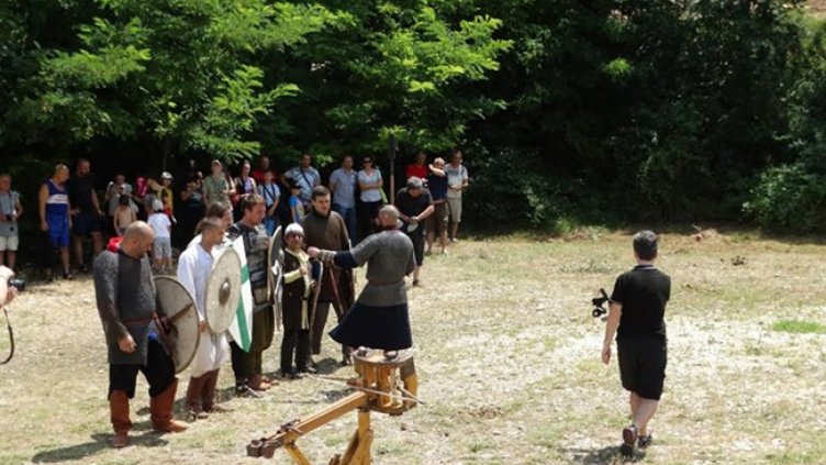 Звън на мечове и стрелба с лъкове край Асеновград