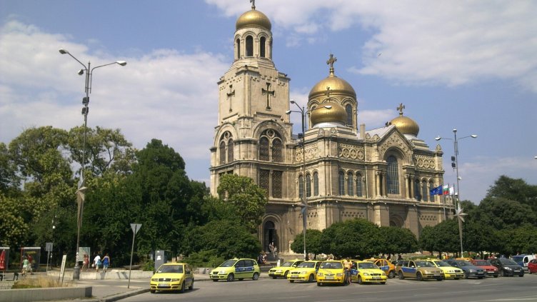 По нов начин ще обучават младите на православие