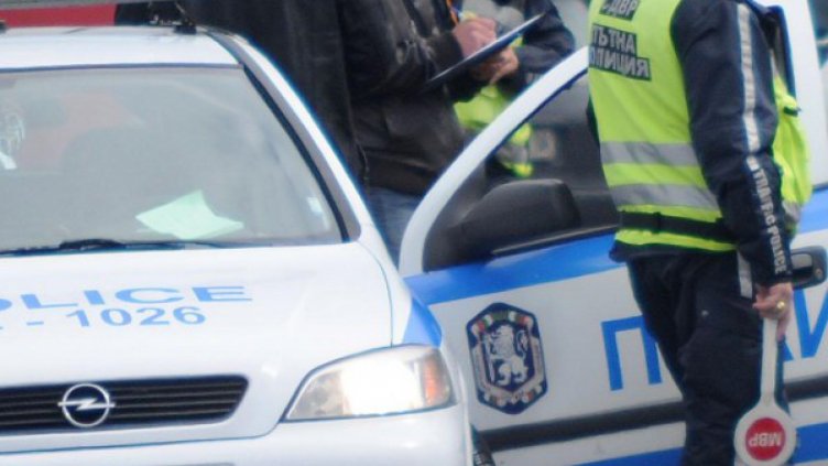 Шофьор прегази жена в Първомай и избяга