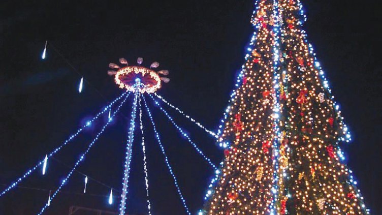 Градската елха във Варна грейва навръх Никулден