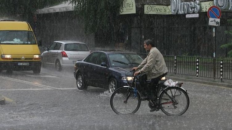 Идат дъжд и гръмотевици, падат градушки