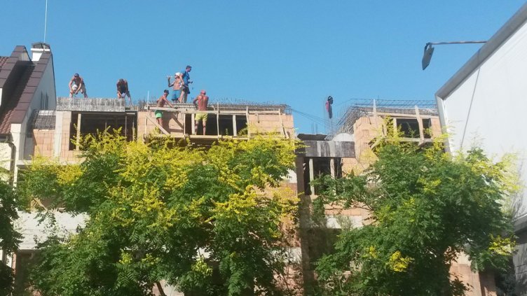 Отново работници без предпазни средства на строеж (СНИМКИ)