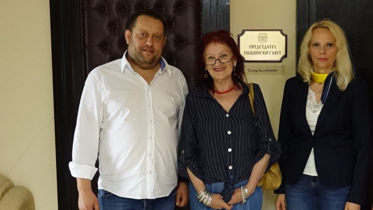 Решиха казуса със заключения училищен двор във Варна