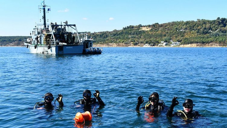 Водолази от пет държави тренират противоминни операции край Варна