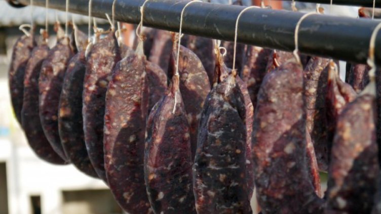 Апетитна кражба: Апаши свиха 30 кг суджук