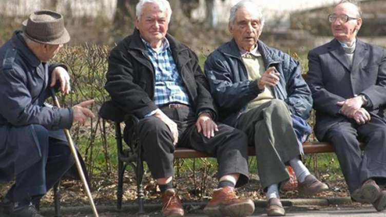 Над 100 души търсят стаж за пенсия всеки месец