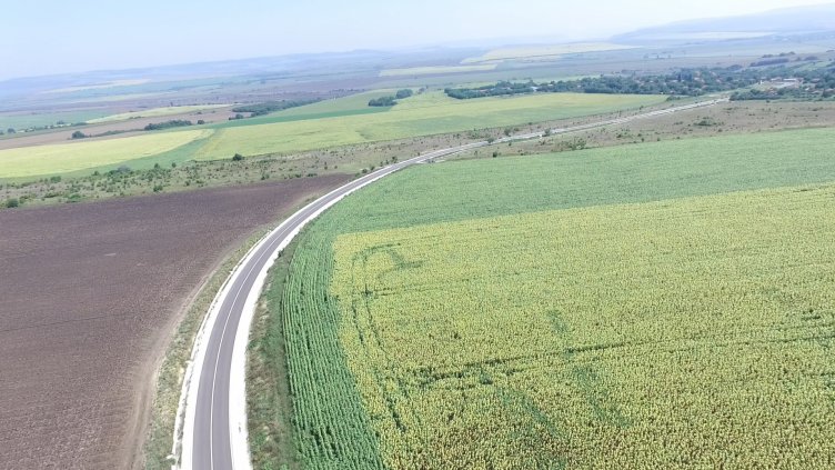 Ремонтираха  12 км от път III-904 Гроздьово - Провадия 