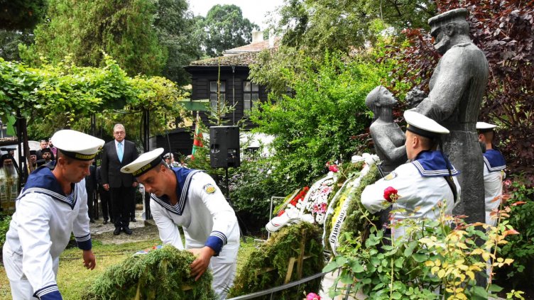 Варна отбеляза 140 години от освобождението си с тържествена церемония и възстановка (СНИМКИ)