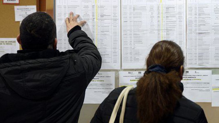 Безработицата у нас намаля до 7,4% през октомври