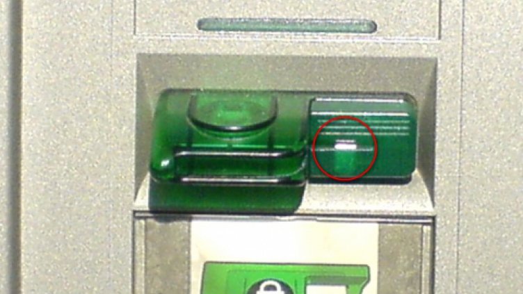 Връщаме на Чехия българин, осъден на 3 г. за скиминг на банкомат