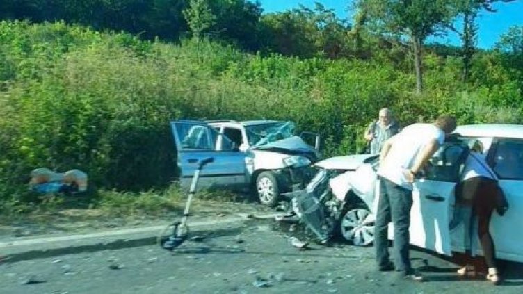 Меле с 3 коли по пътя Варна-София: Мъж, жена и дете са в болница