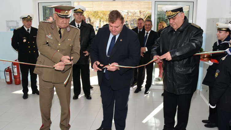 Каракачанов: Военноморското училище във Варна е еталон за ВУЗ в световен мащаб