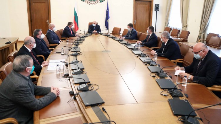 Заболеваемостта от COVID-19 тръгва плавно нагоре