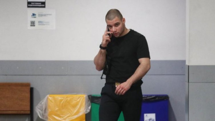 Издирваният прокурорски син Васил Михайлов е в България