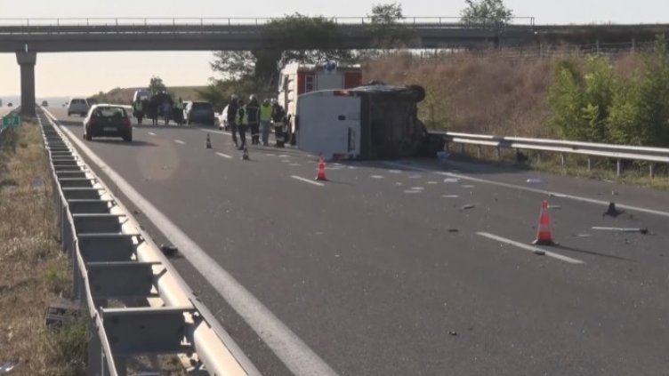 Зверска катастрофа между камион и бус на АМ "Марица"