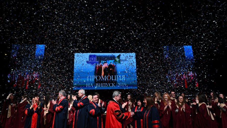 Връчиха дипломите на 54-ма магистър-фармацевти от Медицинския университет във Варна