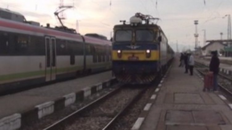 От днес БДЖ спира от движение 38 влака