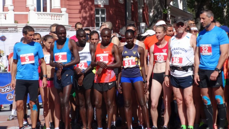 Атлети от 18 до 69 г. на маратона във Варна