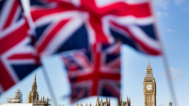 Повече от 70 000 българи да останат на Острова, поиска Борис Джонсън