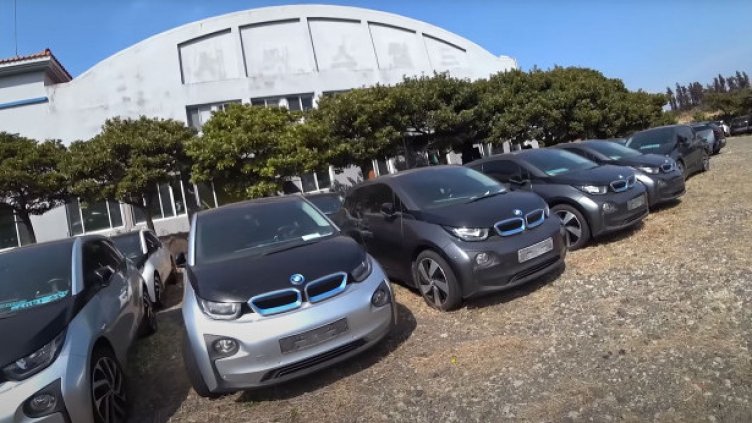 Фалит и... Стотици нови електрически BMW-та ръждясват в полето!? (ВИДЕО)