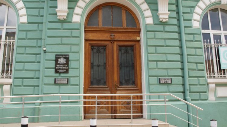 Освободиха двама служители на областната управа във Варна