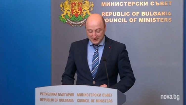 Предлагат увеличение на минималната заплата, майчинството и детските надбавки