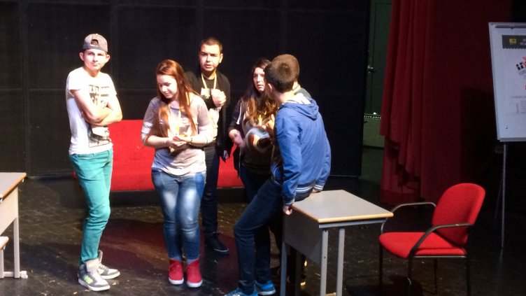 Варненски ученици спечелиха награда за сценарий "Училищни проблеми"