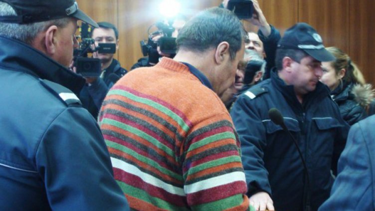 Кметът насилник – все по-добре, но отказва да говори с близки и медици