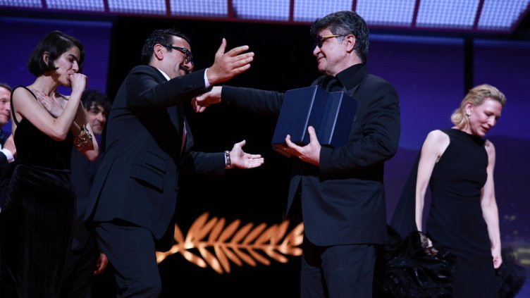 Филм на иранския режисьор Джафар Панахи спечели "Златна палма" в Кан