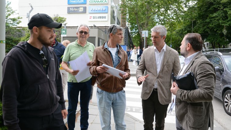 Кметът направи оглед на ремонтните дейности на ул. "Никола Вапцаров"