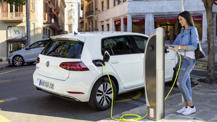 Какъв е потенциалът на бизнеса с електромобили в България?