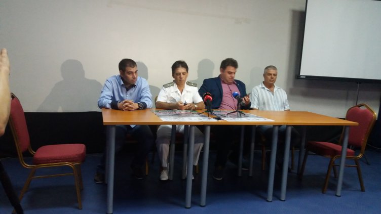 Мащабният спектакъл се възстановява след 3-годишно прекъсване, бе казано на пресконференция във Военния клуб във Варна. 