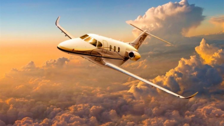 Забравиха товарач при багажите в самолета