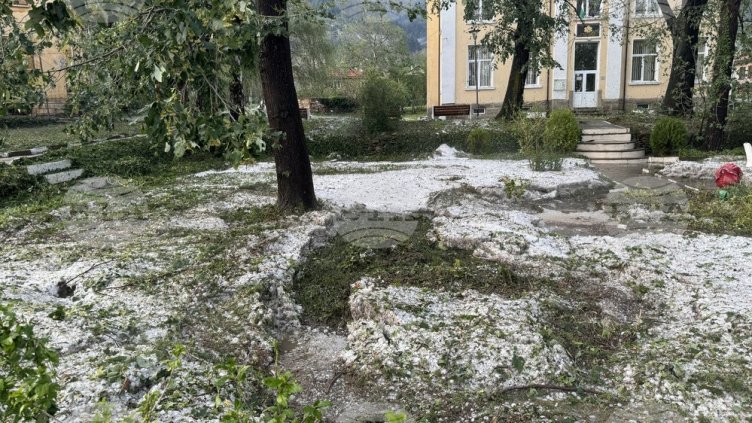 Димитър Главчев ще посети пострадали от градушките райони 